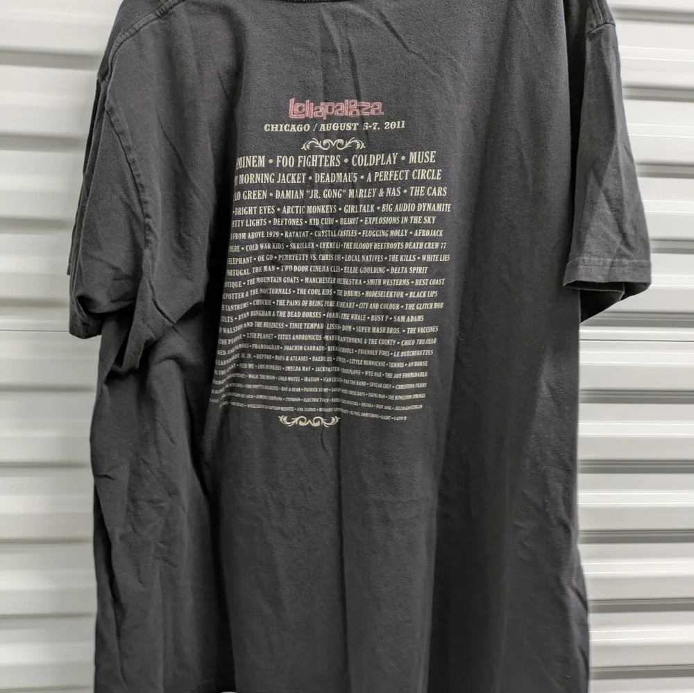 Hanes Lollapalooza Black Graphic Tee with Vintage Design Size 2XL
